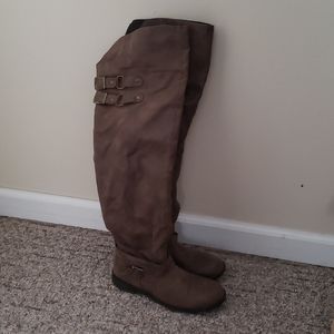 7.5 Thigh high boots